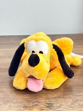 Disney Store PLUTO Plush Genuine Original Authentic Laying Down Dog Animal 7.5”